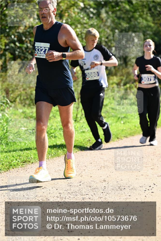 27.09.2026 - 35. Volkslauf durch das schöne Alstertal Dr. Thomas Lammeyer http://msf.ph/oto/10573676 27.09.2026 11:29:31 Laufen 3327, 3080, 3079 meine-sportfotos.de