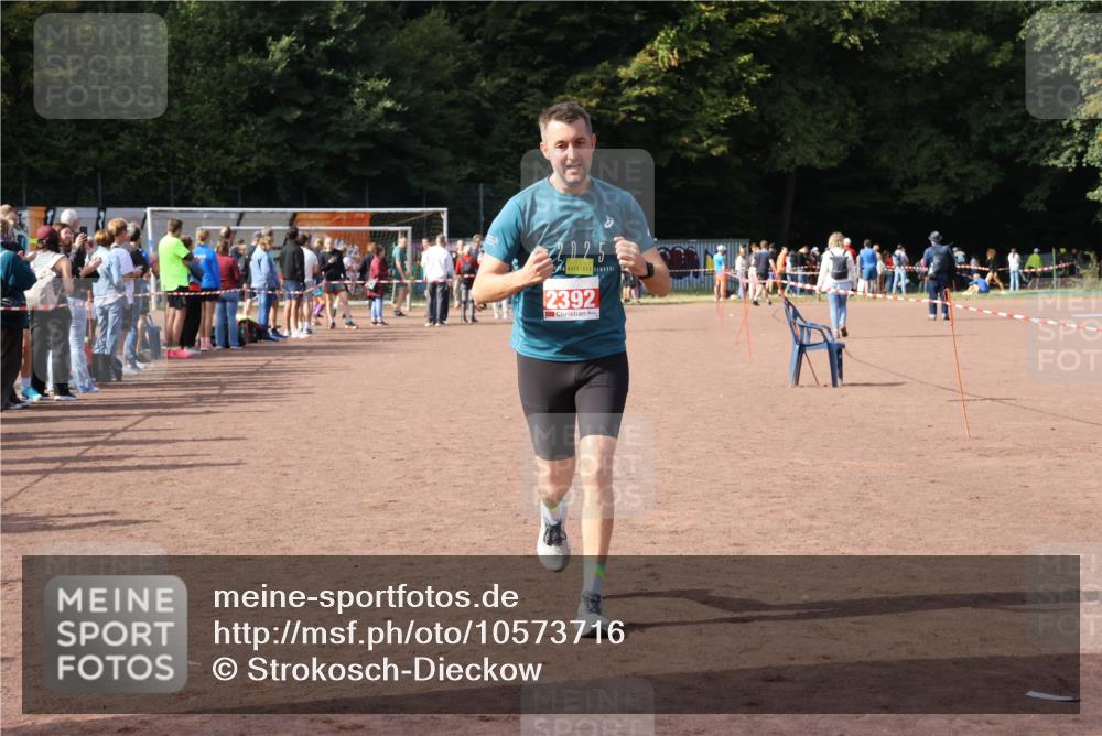 27.09.2026 - 35. Volkslauf durch das schöne Alstertal Strokosch-Dieckow http://msf.ph/oto/10573716 27.09.2026 12:25:29 Ziel 2168, 2342, 2392 meine-sportfotos.de