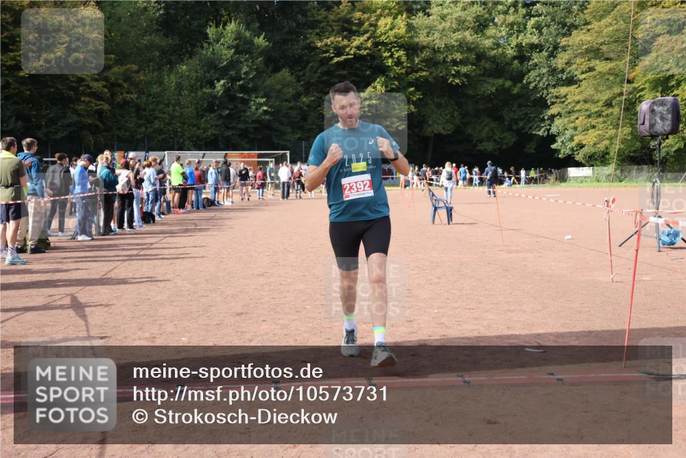 27.09.2026 - 35. Volkslauf durch das schöne Alstertal Strokosch-Dieckow http://msf.ph/oto/10573731 27.09.2026 12:25:30 Ziel 2168, 2342, 2392 meine-sportfotos.de