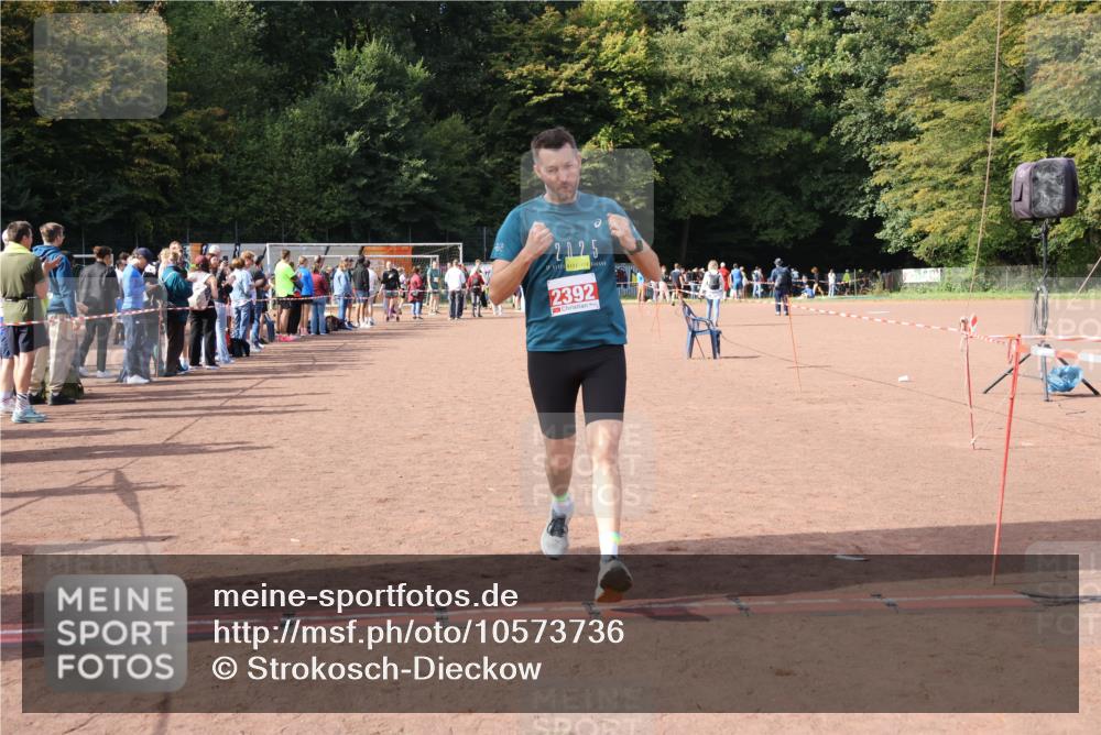 27.09.2026 - 35. Volkslauf durch das schöne Alstertal Strokosch-Dieckow http://msf.ph/oto/10573736 27.09.2026 12:25:30 Ziel 2168, 2342, 2392 meine-sportfotos.de