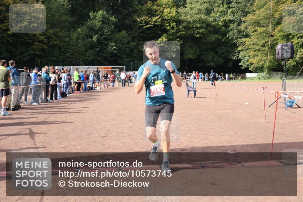 27.09.2026 - 35. Volkslauf durch das schöne Alstertal Strokosch-Dieckow http://msf.ph/oto/10573745 27.09.2026 12:25:30 Ziel 2168, 2342, 2392 meine-sportfotos.de