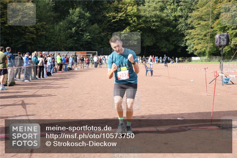 27.09.2026 - 35. Volkslauf durch das schöne Alstertal Strokosch-Dieckow http://msf.ph/oto/10573750 27.09.2026 12:25:30 Ziel 2168, 2342, 2392 meine-sportfotos.de