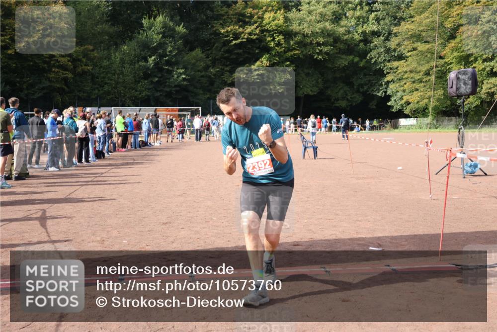 27.09.2026 - 35. Volkslauf durch das schöne Alstertal Strokosch-Dieckow http://msf.ph/oto/10573760 27.09.2026 12:25:30 Ziel 2168, 2342, 2392 meine-sportfotos.de