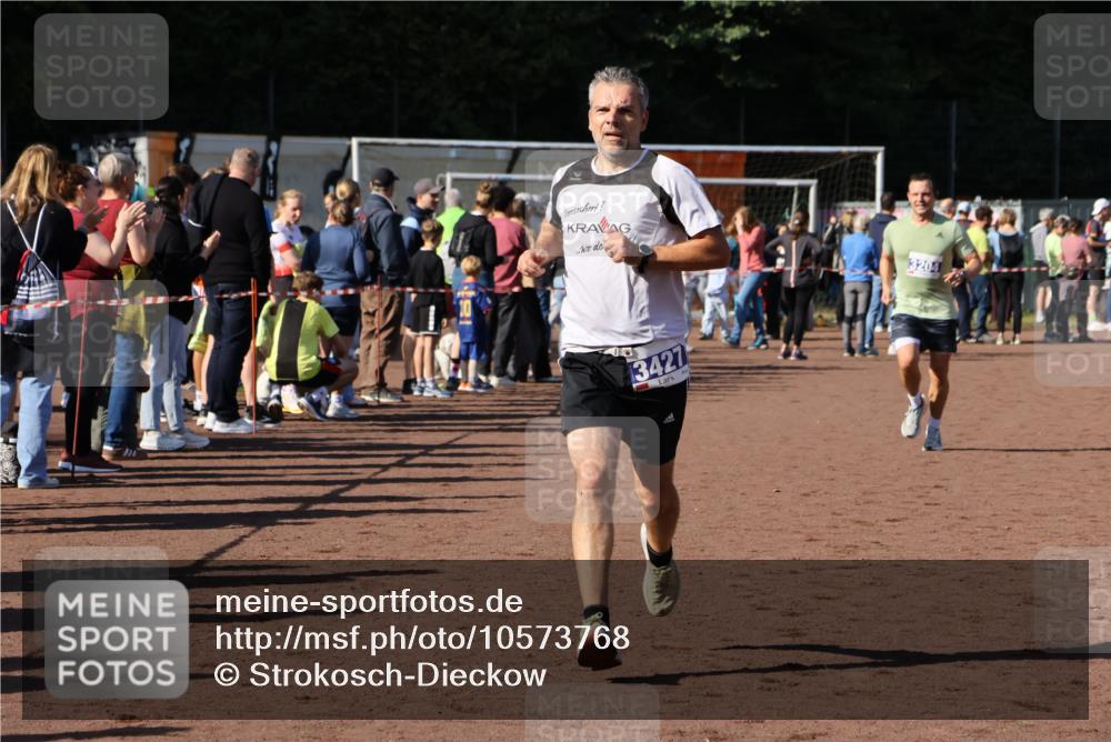 27.09.2026 - 35. Volkslauf durch das schöne Alstertal Strokosch-Dieckow http://msf.ph/oto/10573768 27.09.2026 11:20:35 Ziel 3204, 3427 meine-sportfotos.de