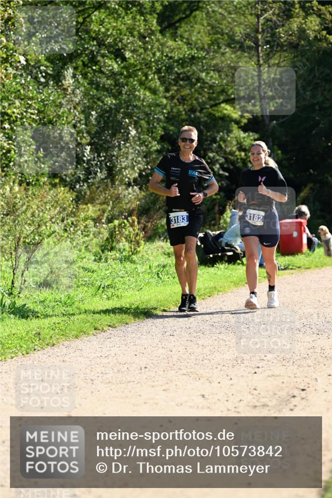 27.09.2026 - 35. Volkslauf durch das schöne Alstertal Dr. Thomas Lammeyer http://msf.ph/oto/10573842 27.09.2026 11:30:19 Laufen 3183, 3182 meine-sportfotos.de