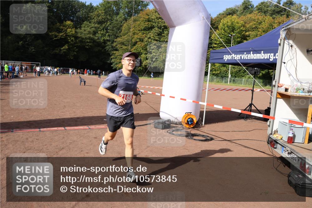 27.09.2026 - 35. Volkslauf durch das schöne Alstertal Strokosch-Dieckow http://msf.ph/oto/10573845 27.09.2026 12:25:39 Ziel 2168 meine-sportfotos.de
