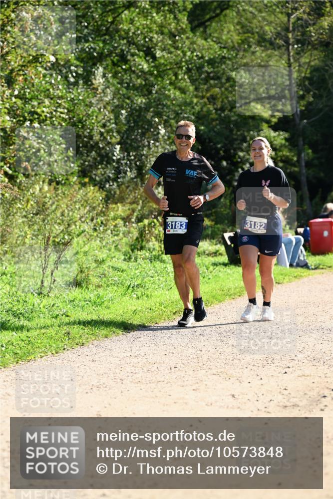 27.09.2026 - 35. Volkslauf durch das schöne Alstertal Dr. Thomas Lammeyer http://msf.ph/oto/10573848 27.09.2026 11:30:20 Laufen 3183, 3182 meine-sportfotos.de