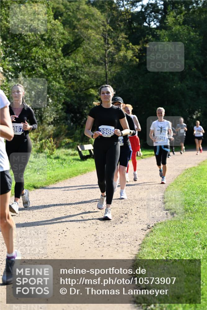 27.09.2026 - 35. Volkslauf durch das schöne Alstertal Dr. Thomas Lammeyer http://msf.ph/oto/10573907 27.09.2026 11:30:37 Laufen 987, 3986, 5, 3016 meine-sportfotos.de