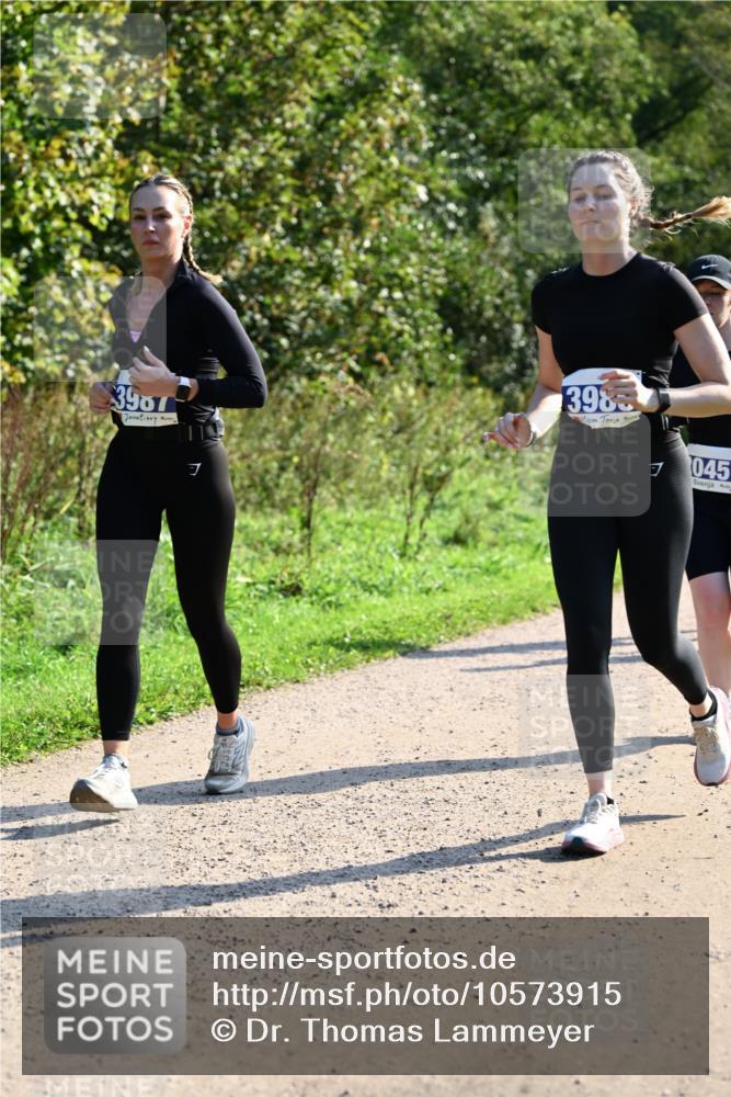 27.09.2026 - 35. Volkslauf durch das schöne Alstertal Dr. Thomas Lammeyer http://msf.ph/oto/10573915 27.09.2026 11:30:38 Laufen 3987, 3985, 045 meine-sportfotos.de