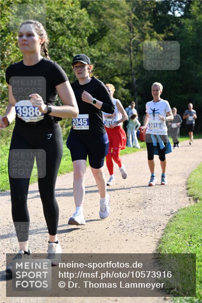 27.09.2026 - 35. Volkslauf durch das schöne Alstertal Dr. Thomas Lammeyer http://msf.ph/oto/10573916 27.09.2026 11:30:38 Laufen 3986, 7, 2045, 301, 43016 meine-sportfotos.de