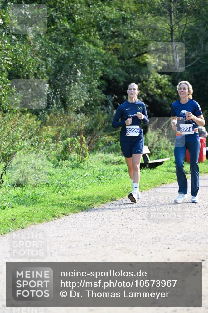27.09.2026 - 35. Volkslauf durch das schöne Alstertal Dr. Thomas Lammeyer http://msf.ph/oto/10573967 27.09.2026 11:30:54 Laufen 3225, 3224 meine-sportfotos.de