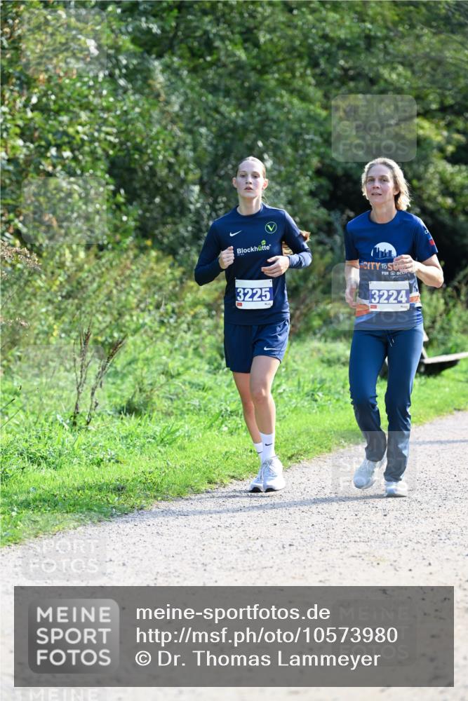 27.09.2026 - 35. Volkslauf durch das schöne Alstertal Dr. Thomas Lammeyer http://msf.ph/oto/10573980 27.09.2026 11:30:56 Laufen 3225, 3224 meine-sportfotos.de