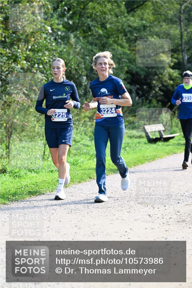 27.09.2026 - 35. Volkslauf durch das schöne Alstertal Dr. Thomas Lammeyer http://msf.ph/oto/10573986 27.09.2026 11:30:57 Laufen 3225, 3224, 3310 meine-sportfotos.de