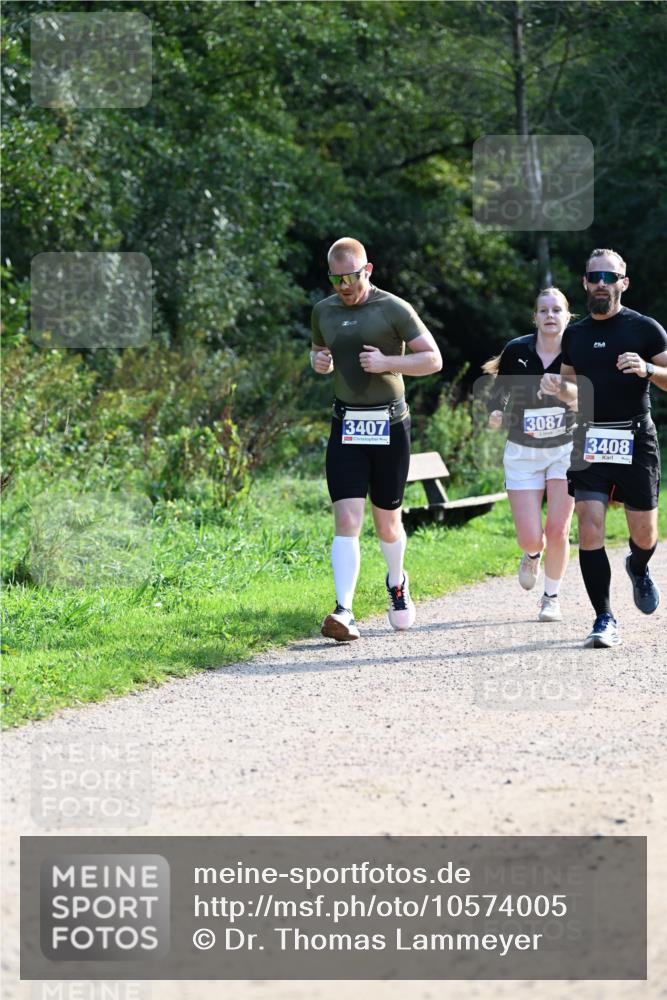 27.09.2026 - 35. Volkslauf durch das schöne Alstertal Dr. Thomas Lammeyer http://msf.ph/oto/10574005 27.09.2026 11:31:00 Laufen 3407, 3087, 3408 meine-sportfotos.de
