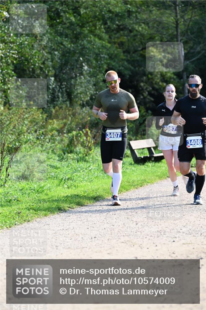 27.09.2026 - 35. Volkslauf durch das schöne Alstertal Dr. Thomas Lammeyer http://msf.ph/oto/10574009 27.09.2026 11:31:00 Laufen 3407, 3087, 3408 meine-sportfotos.de