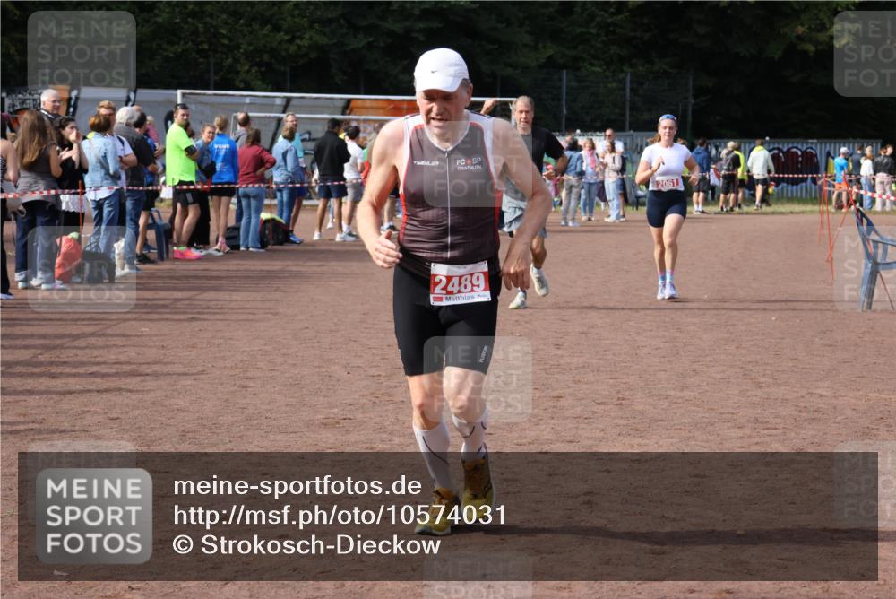 27.09.2026 - 35. Volkslauf durch das schöne Alstertal Strokosch-Dieckow http://msf.ph/oto/10574031 27.09.2026 12:26:40 Ziel 2061, 2284, 2489 meine-sportfotos.de