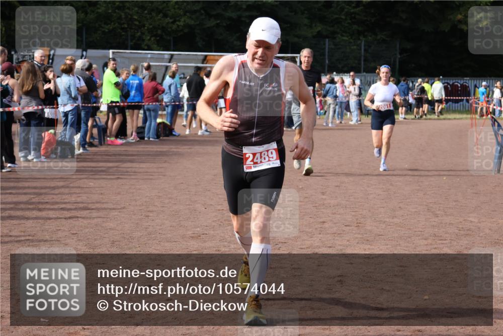 27.09.2026 - 35. Volkslauf durch das schöne Alstertal Strokosch-Dieckow http://msf.ph/oto/10574044 27.09.2026 12:26:40 Ziel 2061, 2284, 2489 meine-sportfotos.de