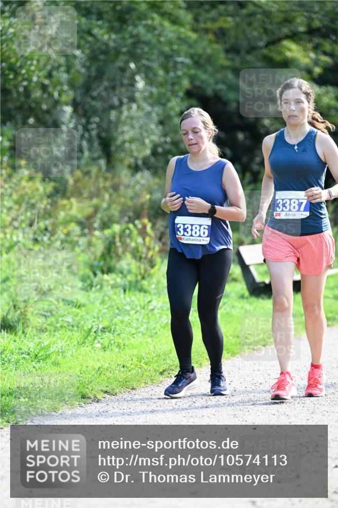 27.09.2026 - 35. Volkslauf durch das schöne Alstertal Dr. Thomas Lammeyer http://msf.ph/oto/10574113 27.09.2026 11:31:30 Laufen 3386, 3387, 1 meine-sportfotos.de