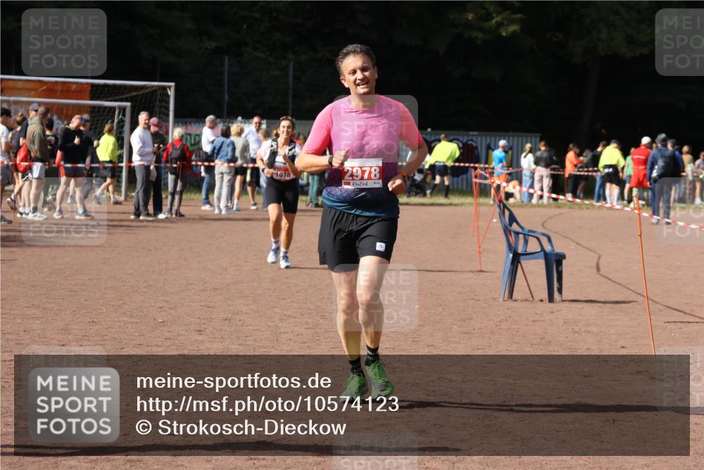 27.09.2026 - 35. Volkslauf durch das schöne Alstertal Strokosch-Dieckow http://msf.ph/oto/10574123 27.09.2026 12:27:17 Ziel 2259, 2978 meine-sportfotos.de
