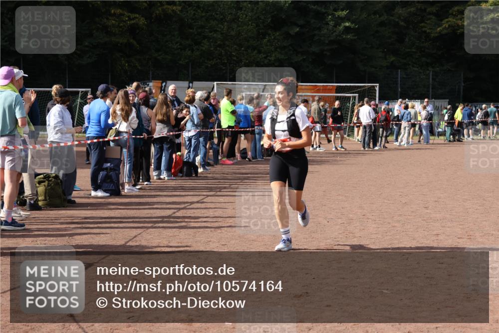 27.09.2026 - 35. Volkslauf durch das schöne Alstertal Strokosch-Dieckow http://msf.ph/oto/10574164 27.09.2026 12:27:24 Ziel 1078 meine-sportfotos.de