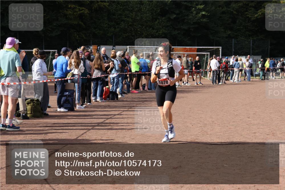 27.09.2026 - 35. Volkslauf durch das schöne Alstertal Strokosch-Dieckow http://msf.ph/oto/10574173 27.09.2026 12:27:24 Ziel 1078 meine-sportfotos.de