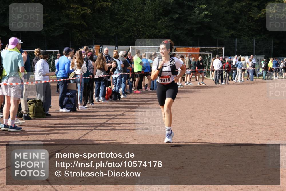 27.09.2026 - 35. Volkslauf durch das schöne Alstertal Strokosch-Dieckow http://msf.ph/oto/10574178 27.09.2026 12:27:24 Ziel 1078 meine-sportfotos.de