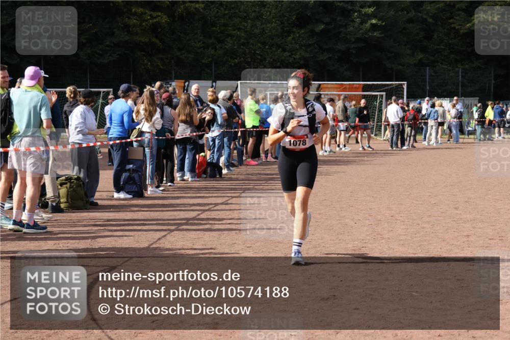 27.09.2026 - 35. Volkslauf durch das schöne Alstertal Strokosch-Dieckow http://msf.ph/oto/10574188 27.09.2026 12:27:24 Ziel 1078 meine-sportfotos.de