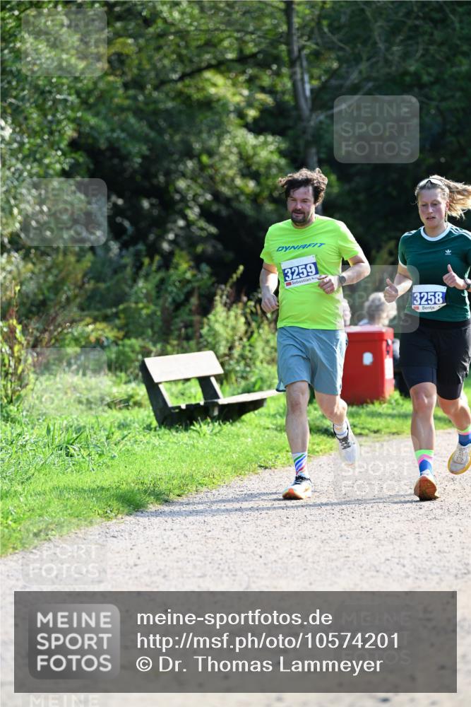 27.09.2026 - 35. Volkslauf durch das schöne Alstertal Dr. Thomas Lammeyer http://msf.ph/oto/10574201 27.09.2026 11:31:46 Laufen 3259, 3258 meine-sportfotos.de