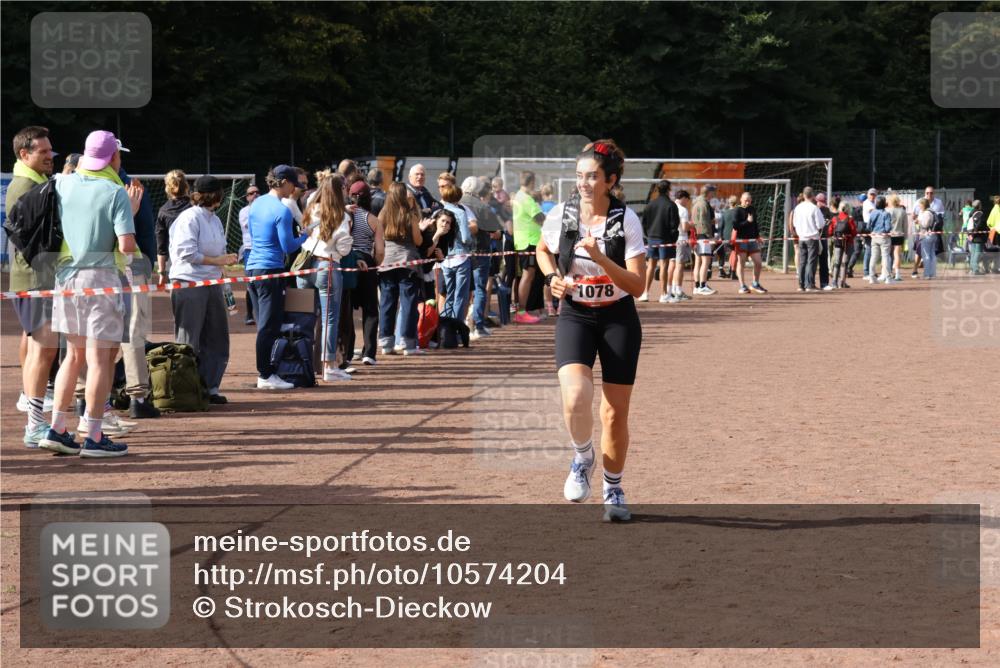 27.09.2026 - 35. Volkslauf durch das schöne Alstertal Strokosch-Dieckow http://msf.ph/oto/10574204 27.09.2026 12:27:24 Ziel 1078 meine-sportfotos.de
