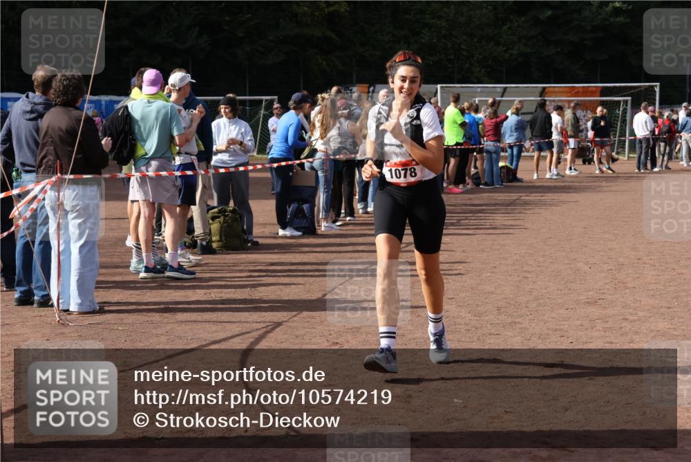 27.09.2026 - 35. Volkslauf durch das schöne Alstertal Strokosch-Dieckow http://msf.ph/oto/10574219 27.09.2026 12:27:25 Ziel 1078 meine-sportfotos.de