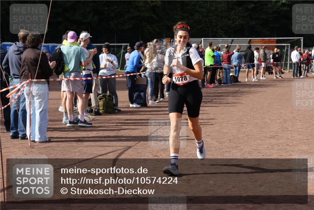 27.09.2026 - 35. Volkslauf durch das schöne Alstertal Strokosch-Dieckow http://msf.ph/oto/10574224 27.09.2026 12:27:25 Ziel 1078 meine-sportfotos.de