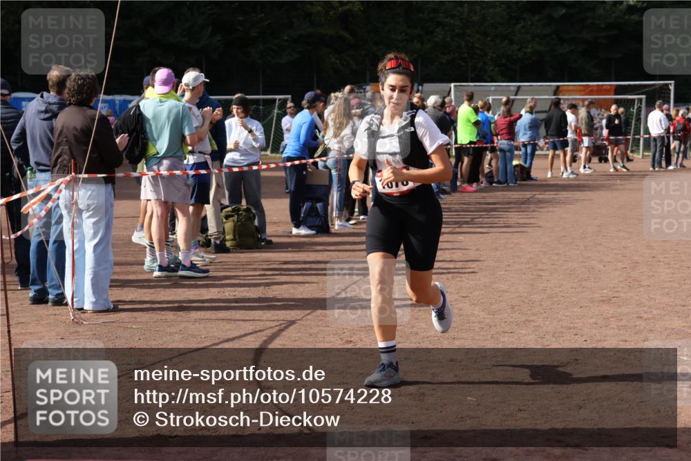 27.09.2026 - 35. Volkslauf durch das schöne Alstertal Strokosch-Dieckow http://msf.ph/oto/10574228 27.09.2026 12:27:25 Ziel 1078 meine-sportfotos.de