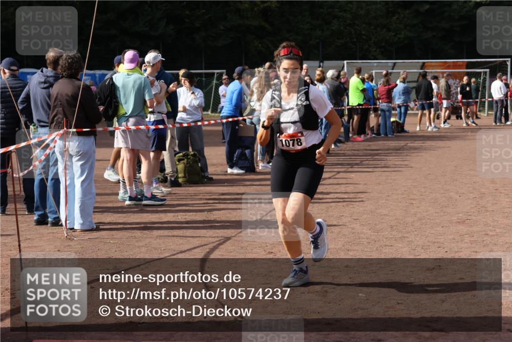 27.09.2026 - 35. Volkslauf durch das schöne Alstertal Strokosch-Dieckow http://msf.ph/oto/10574237 27.09.2026 12:27:25 Ziel 1078 meine-sportfotos.de