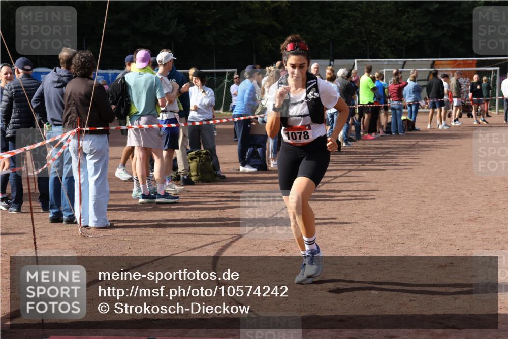 27.09.2026 - 35. Volkslauf durch das schöne Alstertal Strokosch-Dieckow http://msf.ph/oto/10574242 27.09.2026 12:27:25 Ziel 1078 meine-sportfotos.de