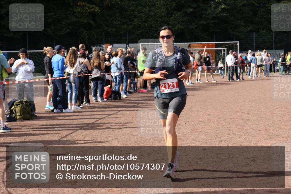 27.09.2026 - 35. Volkslauf durch das schöne Alstertal Strokosch-Dieckow http://msf.ph/oto/10574307 27.09.2026 12:27:43 Ziel 2121 meine-sportfotos.de