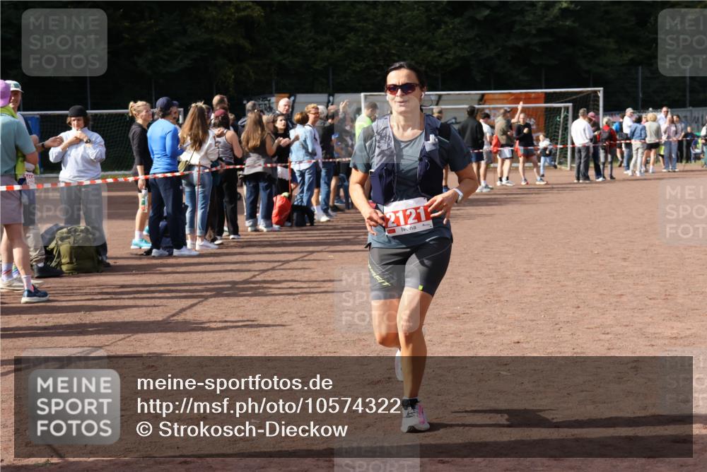 27.09.2026 - 35. Volkslauf durch das schöne Alstertal Strokosch-Dieckow http://msf.ph/oto/10574322 27.09.2026 12:27:43 Ziel 2121 meine-sportfotos.de
