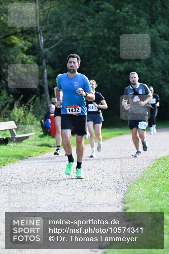 27.09.2026 - 35. Volkslauf durch das schöne Alstertal Dr. Thomas Lammeyer http://msf.ph/oto/10574341 27.09.2026 11:32:19 Laufen 1432, 3104, 3963 meine-sportfotos.de