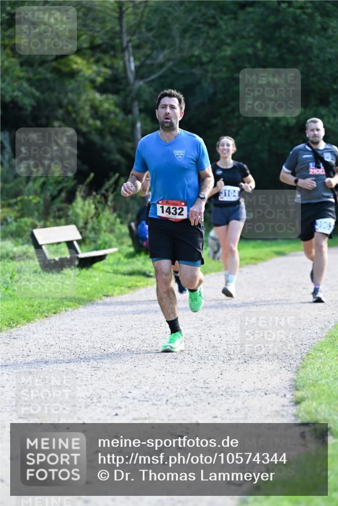 27.09.2026 - 35. Volkslauf durch das schöne Alstertal Dr. Thomas Lammeyer http://msf.ph/oto/10574344 27.09.2026 11:32:19 Laufen 1432, 3104, 3963 meine-sportfotos.de