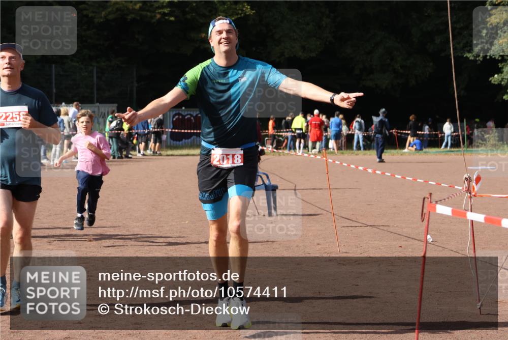 27.09.2026 - 35. Volkslauf durch das schöne Alstertal Strokosch-Dieckow http://msf.ph/oto/10574411 27.09.2026 12:28:14 Ziel 2018, 2062, 2063, 2258, 2302 meine-sportfotos.de