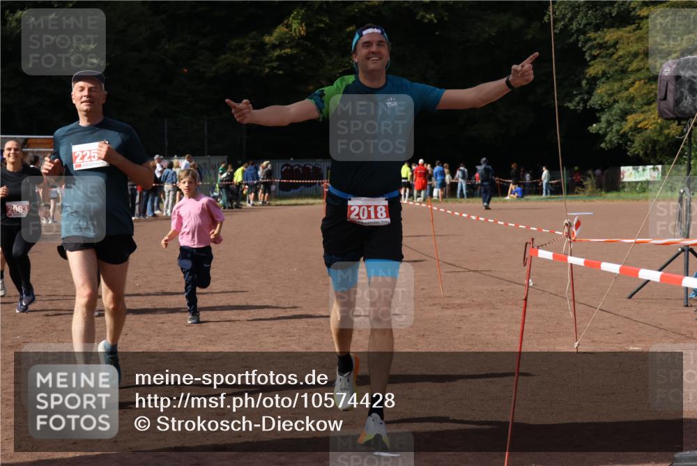 27.09.2026 - 35. Volkslauf durch das schöne Alstertal Strokosch-Dieckow http://msf.ph/oto/10574428 27.09.2026 12:28:15 Ziel 2018, 2062, 2063, 2258, 2302 meine-sportfotos.de