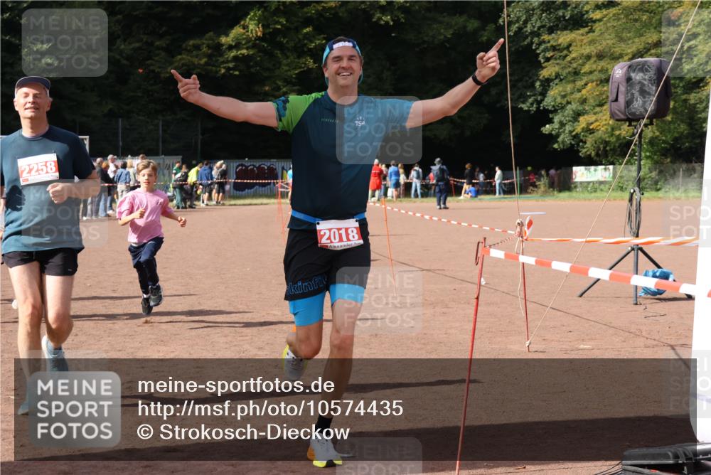27.09.2026 - 35. Volkslauf durch das schöne Alstertal Strokosch-Dieckow http://msf.ph/oto/10574435 27.09.2026 12:28:15 Ziel 2018, 2062, 2063, 2258, 2302 meine-sportfotos.de