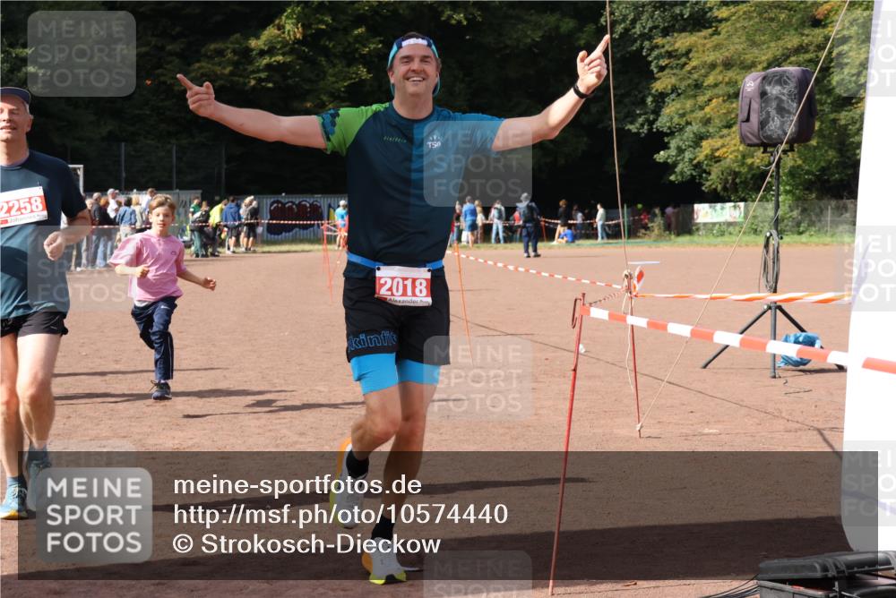 27.09.2026 - 35. Volkslauf durch das schöne Alstertal Strokosch-Dieckow http://msf.ph/oto/10574440 27.09.2026 12:28:15 Ziel 2018, 2062, 2063, 2258, 2302 meine-sportfotos.de