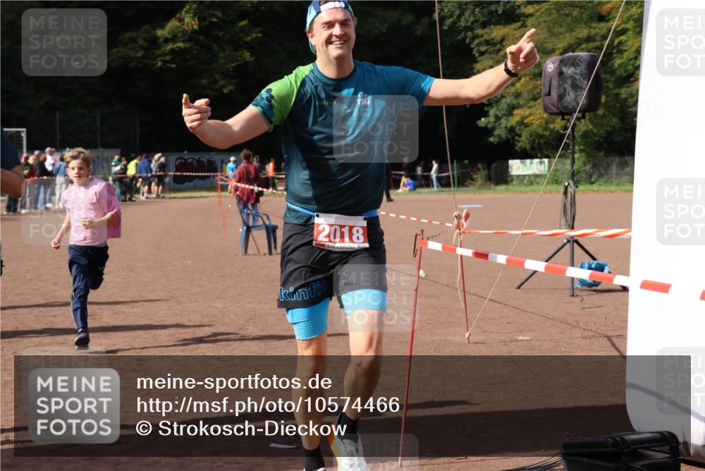 27.09.2026 - 35. Volkslauf durch das schöne Alstertal Strokosch-Dieckow http://msf.ph/oto/10574466 27.09.2026 12:28:16 Ziel 2018, 2062, 2063, 2258, 2302 meine-sportfotos.de
