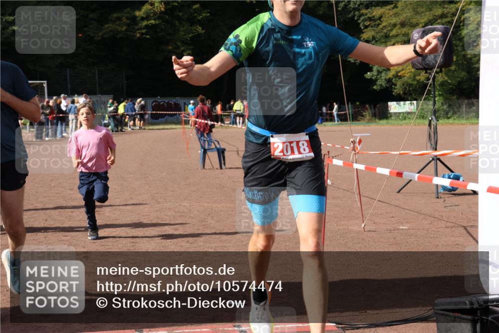 27.09.2026 - 35. Volkslauf durch das schöne Alstertal Strokosch-Dieckow http://msf.ph/oto/10574474 27.09.2026 12:28:16 Ziel 2018, 2062, 2063, 2258, 2302 meine-sportfotos.de