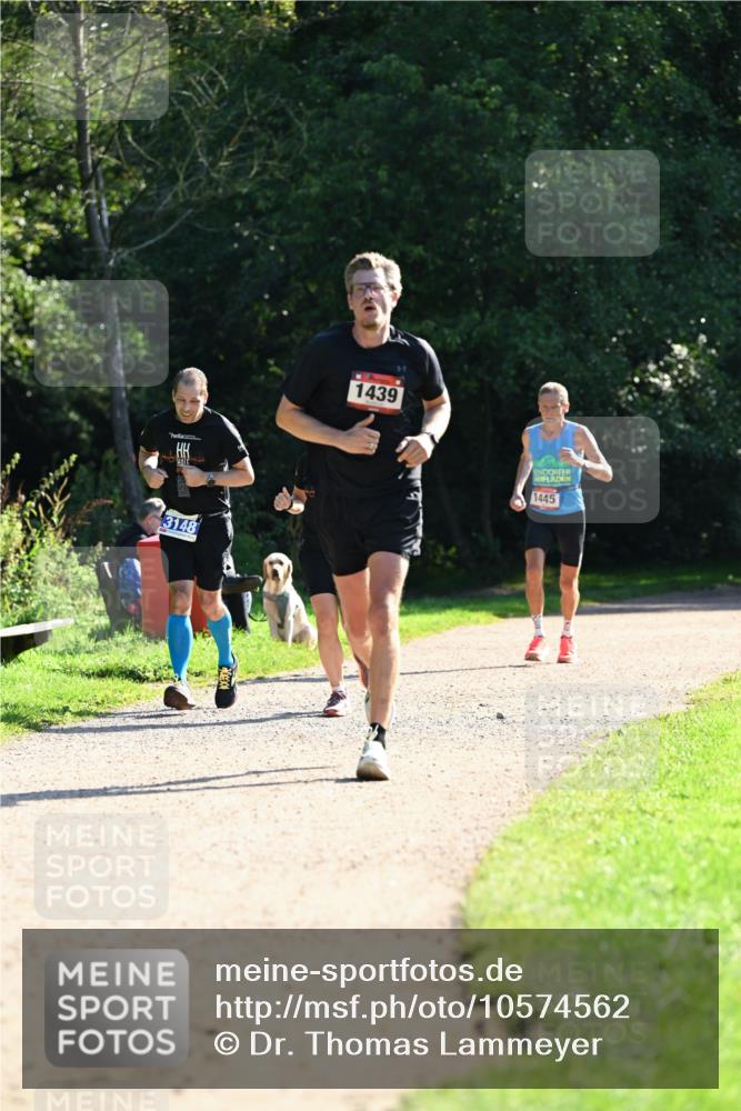 27.09.2026 - 35. Volkslauf durch das schöne Alstertal Dr. Thomas Lammeyer http://msf.ph/oto/10574562 27.09.2026 11:33:05 Laufen 3148, 1439, 1445 meine-sportfotos.de