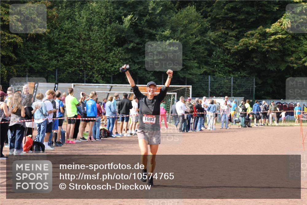27.09.2026 - 35. Volkslauf durch das schöne Alstertal Strokosch-Dieckow http://msf.ph/oto/10574765 27.09.2026 12:29:02 Ziel 1093 meine-sportfotos.de