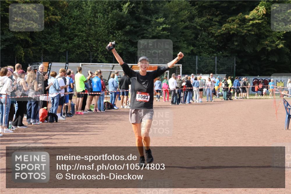 27.09.2026 - 35. Volkslauf durch das schöne Alstertal Strokosch-Dieckow http://msf.ph/oto/10574803 27.09.2026 12:29:03 Ziel 1093 meine-sportfotos.de