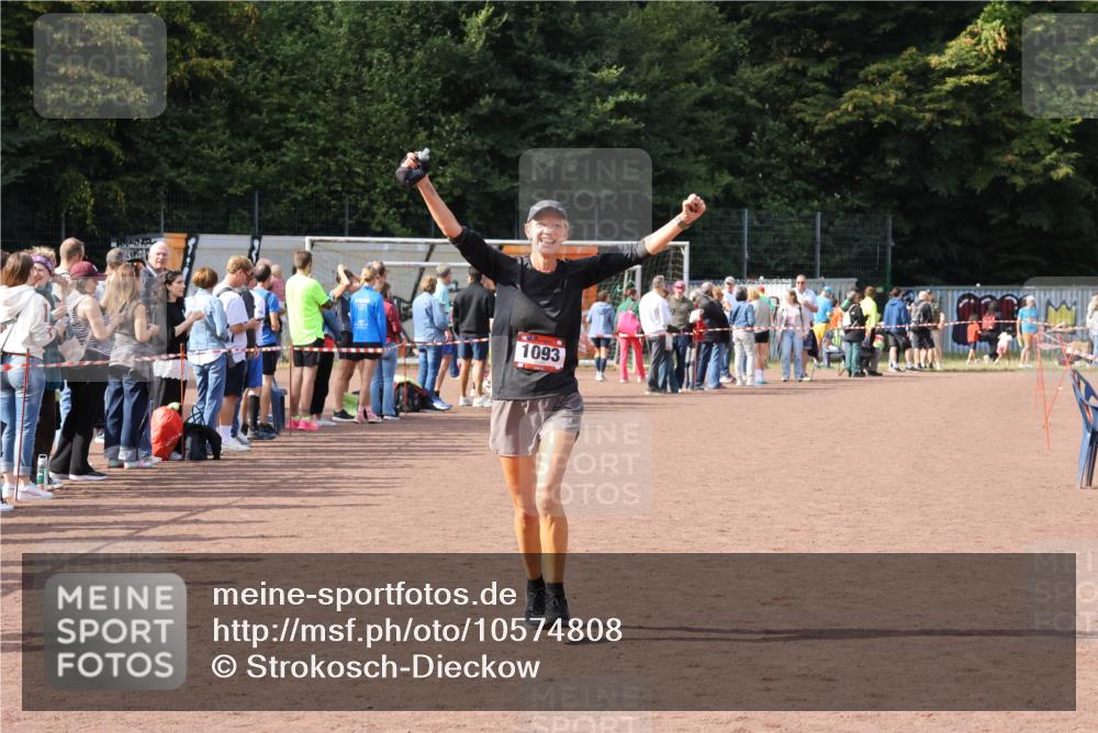 27.09.2026 - 35. Volkslauf durch das schöne Alstertal Strokosch-Dieckow http://msf.ph/oto/10574808 27.09.2026 12:29:03 Ziel 1093 meine-sportfotos.de