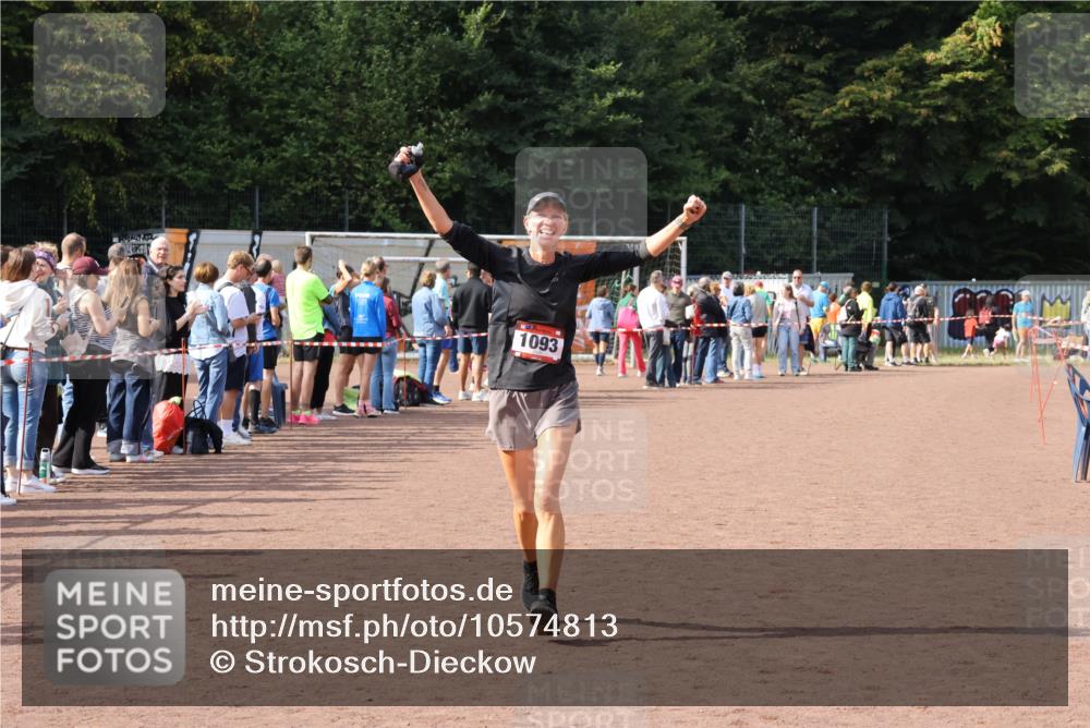 27.09.2026 - 35. Volkslauf durch das schöne Alstertal Strokosch-Dieckow http://msf.ph/oto/10574813 27.09.2026 12:29:03 Ziel 1093 meine-sportfotos.de