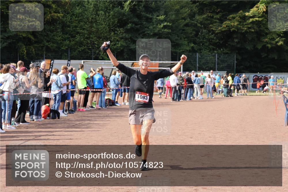 27.09.2026 - 35. Volkslauf durch das schöne Alstertal Strokosch-Dieckow http://msf.ph/oto/10574823 27.09.2026 12:29:03 Ziel 1093 meine-sportfotos.de